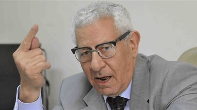 مكرم محمد أحمد يطالب 