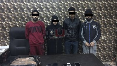 ضبط تشكيل عصابي للنصب على المواطنين في الخليفة