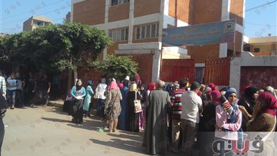 بالصور.. القلق يسيطر على طلاب القليوبية قبل امتحان الفيزياء