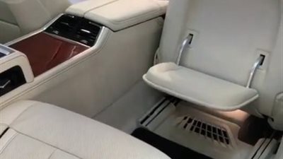 بالفيديو.. BMW تتفرد بميزة مبتكرة للفئة السابعة