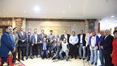 وزير الشباب يبحث تطوير رياضة المعاقين مع «البارالمبية»