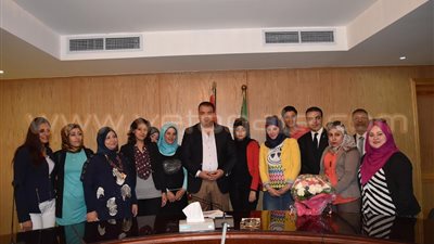 بالصور.. محافظ الفيوم يستقبل طلاب التعليم المفتوح