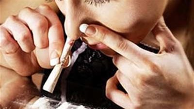 ضبط شاب وساقطة يتعاطيان المخدرات داخل سيارة بدمياط