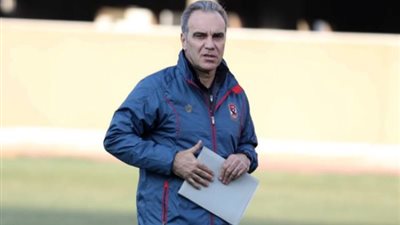 لاسارتي يعقد جلسة مع اللاعبين قبل مران الأهلي