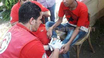 بالصور.. الهلال الأحمر يسعف مراهقا مصابا بحديقة الحيوان