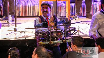 بالصور.. «أوسكاريزما» يطوف بإبداعاته في ساقية الصاوي