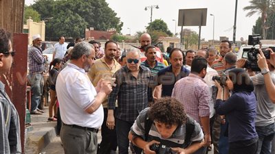 بالصور.. أحمد السقا وأحمد رزق ومدحت صالح يودعون وائل نور بالسيدة نفيسة