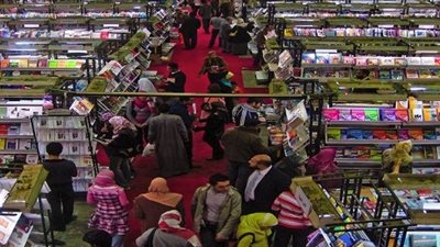 «حليب بني غامق» مجموعة قصصية لحسين بكري في معرض الكتاب