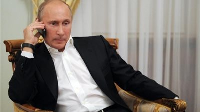 بوتين يدعو ميركل وهولاند للتأثير على الرئيس الأوكراني