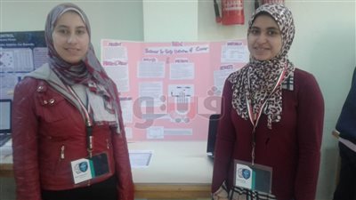 طالبات يخترعن جهازا للكشف عن السرطان (فيديو)