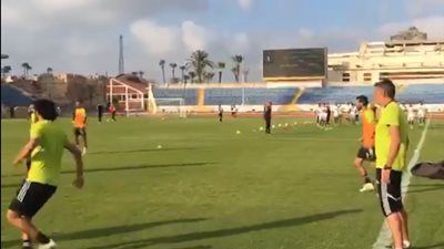 بالفيديو.. لاعبو دجلة خلال عمليات الإحماء باستاد الإسكندرية