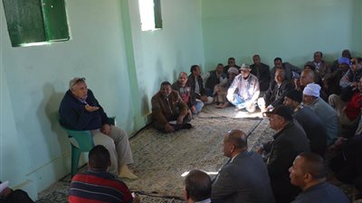 حصر المقبلات على الزواج وحوافر للأطباء بالمناطق البعيدة بالوادى الجديد