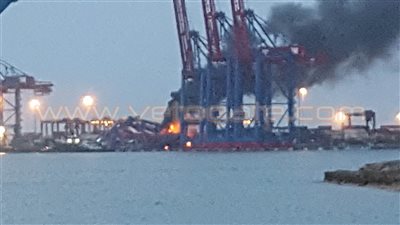 بالفيديو والصور.. تجدد اشتعال النيران بميناء شرق بورسعيد