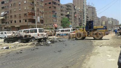 بالصور.. رفع آثار مياه الصرف الصحي من شوارع «أم بيومي» بشبرا