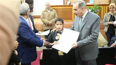 محافظ كفرالشيخ  يكرم 42 متميزاً من أبناء المحافظة عرفاناً بجهودهم  | صور