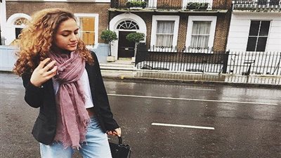 كنزي عمرو دياب تظهر بـ«لوك غريب» في أحدث صورة