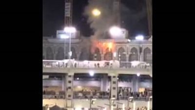 بالفيديو.. ماس كهربائي يتسبب في حريق داخل الحرم المكي