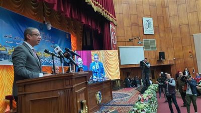 جامعة الفيوم تكرم ٩٦٤ باحثا في عيد العلم وتزرع ألف شجرة مثمرة | صور