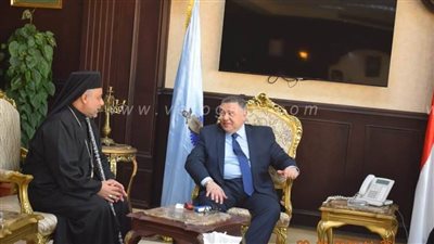 محافظ البحر الأحمر يستقبل مطران الأقصر للأقباط الكاثوليك l صور