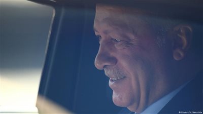 أردوغان يلتقي ميركل ويطمح إلى فتح «صفحة جديدة» مع ألمانيا