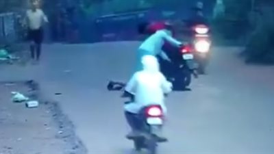 ملابس امرأة تتسبب في حادث مروع (فيديو)