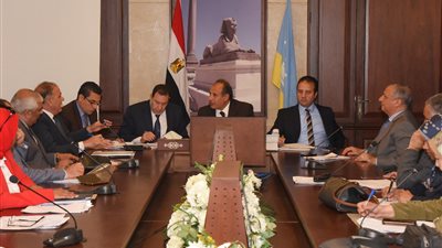 محافظ الإسكندرية يبحث تقنين أوضاع أراضي الدولة المستردة (صور)
