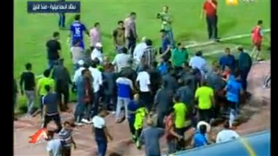 اشتباك بين لاعبي وإداريي المصري والمحلة وتحطيم 5 كاميرات