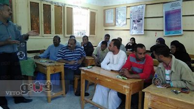 بالصور.. أولياء أمور طالبات مدرسة بالأقصر يرفضون نقل بناتهن للذهبي