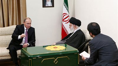 خامنئي لبوتين: تعاوننا يعزل أمريكا ويهمش دورها في المنطقة