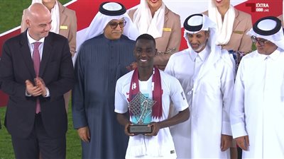 المعز على يفوز بجائزة هداف أمم آسيا وأفضل لاعب في البطولة