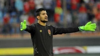 طبيب الأهلي يطمئن على إصابة علي لطفي