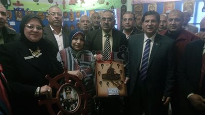 تعليم كفر الشيخ يفتتح معرض «بإيدي وإيدك نصنع المستحيل» (صور)
