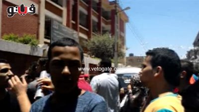 بالفيديو.. طالب: امتحان الفيزياء في مستوى الطالب المتوسط