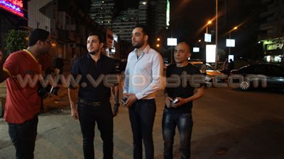 بالفيديو.. محسن جابر ورامي جمال يصلان عزاء والد آمال ماهر