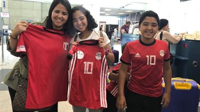 1200 مشجع يغادرون مطار القاهرة لحضور مباراة المنتخب مع نظيره الروسي