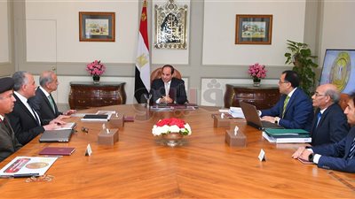 6 تكليفات من السيسي للحكومة.. الاستمرار في تحسين جودة المياه.. سرعة الانتهاء من جميع محطات التحلية.. معالجة مياه الصرف.. مواصلة الجهود لترشيد استهلاك المياه.. والتوسع في استخدام الأدوات والنظم الحديثة