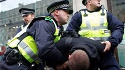 الشرطة البريطانية تعتقل 55 مسلحا في عملية اقتحام معبد للسيخ