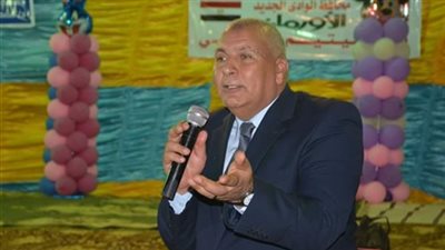 محافظ الوادي الجديد: تفعيل دور رؤساء الأحياء وتقييمهم شهريا