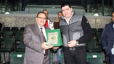 المصري يكرم مدير ستاد برج العرب
