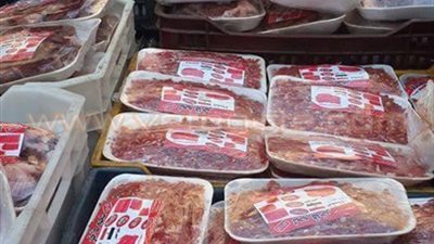 «طب بيطري الجيزة» تتصدى لمافيا اللحوم الفاسدة.. تقرير يكشف تورط مسئولين بالمحافظة في الصفقات.. سيارات تحمل شعارات مزورة.. ضبط مصنع «جبن بدود» في البدرشين.. والعثور على 100 حمار مذب