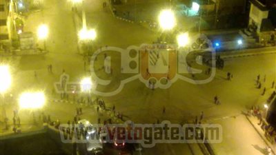 المتظاهرون يقطعون الطريق العام أمام محافظة الشرقية