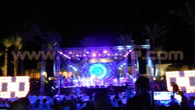 بالصور.. توافد الجماهير لحفل الفنانة هيفاء وهبي برأس سدر