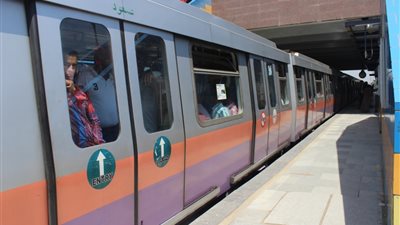 وفد دبلوماسي هندي يتفقد محطات الخط الثاني للمترو