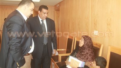 بالصور.. علاج طفل مصاب بالشلل على نفقة محافظة الفيوم