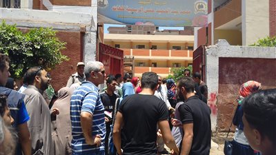 بالصور.. إغماء طالبة وضبط أخرى متلبسة بالغش في القليوبية