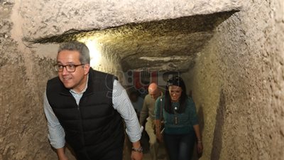 وزيرا السياحة والآثار يروجان للسياحة بالمنيا.. يتفقدا مقابر تل العمارنة وبني حسن.. العناني: افتتاح المتحف الآتوني 2021 بتكلفة 250 مليون جنيه.. اكتشاف مقبرة جديدة.. والمشاط: العالم ينتظر المتحف المصري