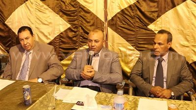 بالصور.. محافظ المنوفية يوزع الهديا على الأيتام