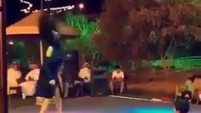 بالفيديو.. فتاة ترقص أمام الجمهور تثير غضب السعوديين