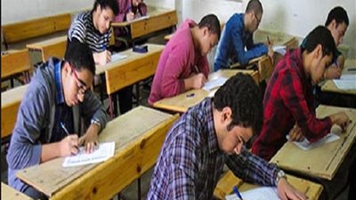 طلاب الثانوية العامة يواجهون اليوم «الفيزياء والتاريخ».. 623 ألف طالب يؤدون الامتحانات.. التعليم تكشف حقيقة تسريب المواد.. وتؤكد: لدينا إجراءات صارمة لمنع الغش