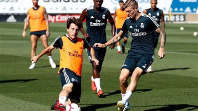 ريـال مدريد يختتم استعداداته للقاء الديربي أمام أتلتيكو غدا (صور)